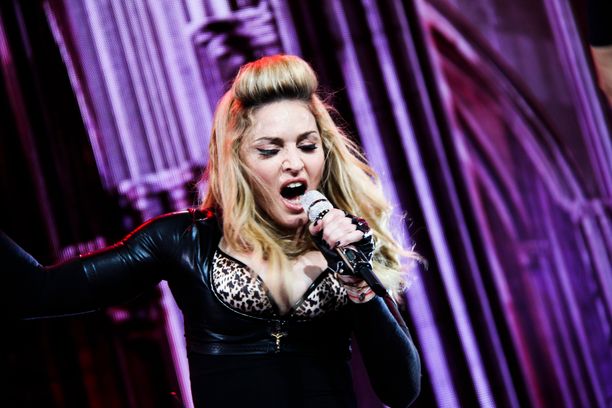 Madonna tunnetaan lukuisista listahiteistään.