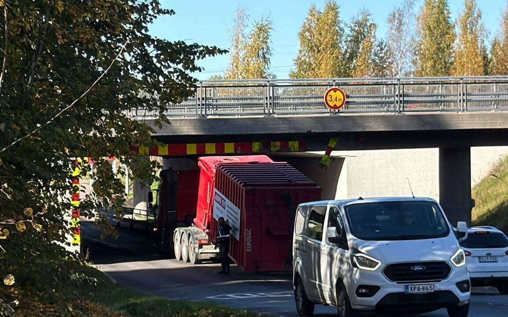 Kuorma-auto jumittui Vantaalla