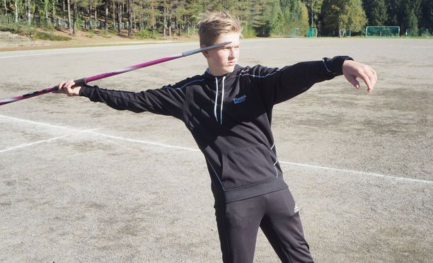 Topi Parviainen, 12, on sekä 12- että 13-vuotiaiden Suomen ennätyksen haltija.