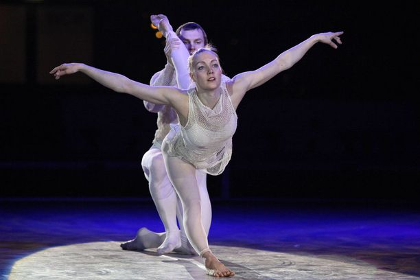 Akrobaatin kuolema järkytti koko sirkusyhteisöä - Cirque du Soleilissa  työskennellyt Pauliina Räsänen tuntee ammatin vaarat: ”Riskejä otetaan”