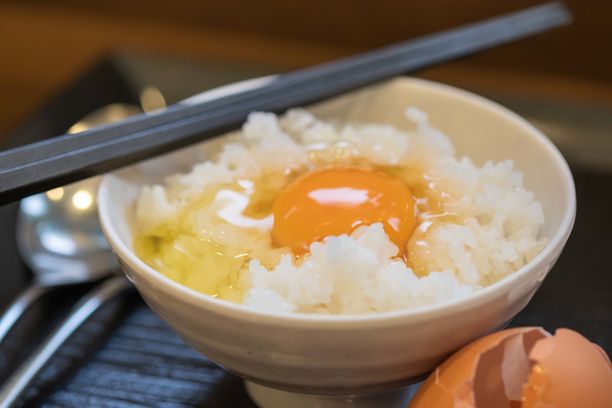 Tamagon gohan on yksinkertainen aamiaisruoka, joka koostuu riisistä ja raa’asta kananmunasta. 