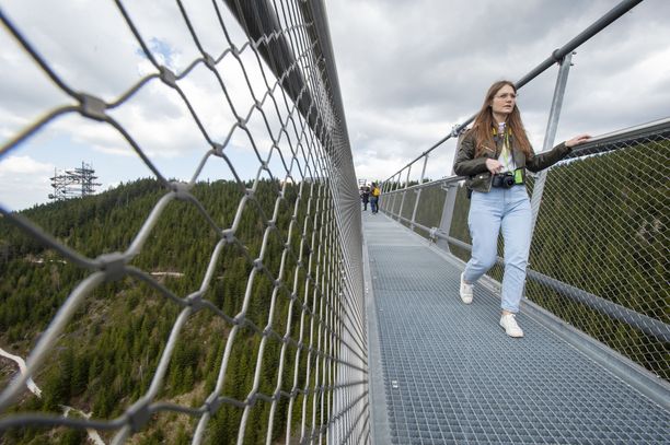 Maailman pisin riippusilta jalankulkijoille