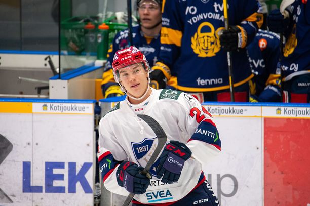 Aleksanteri Kaskimäki pääsi Raumalla juhlimaan liigauransa ensimmäistä maalia.