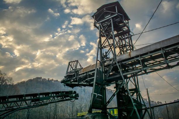 Hiiliteollisuus on Trumpin uuden määräyksen voittaja, mikäli toimet menevät läpi oikeudessa. Kuva hiilikaivokselta Länsi-Virginiasta.