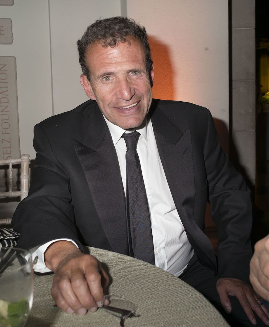 Miljardööri Poju Zabludowiczia kuulusteltu todistajana Netanjahun