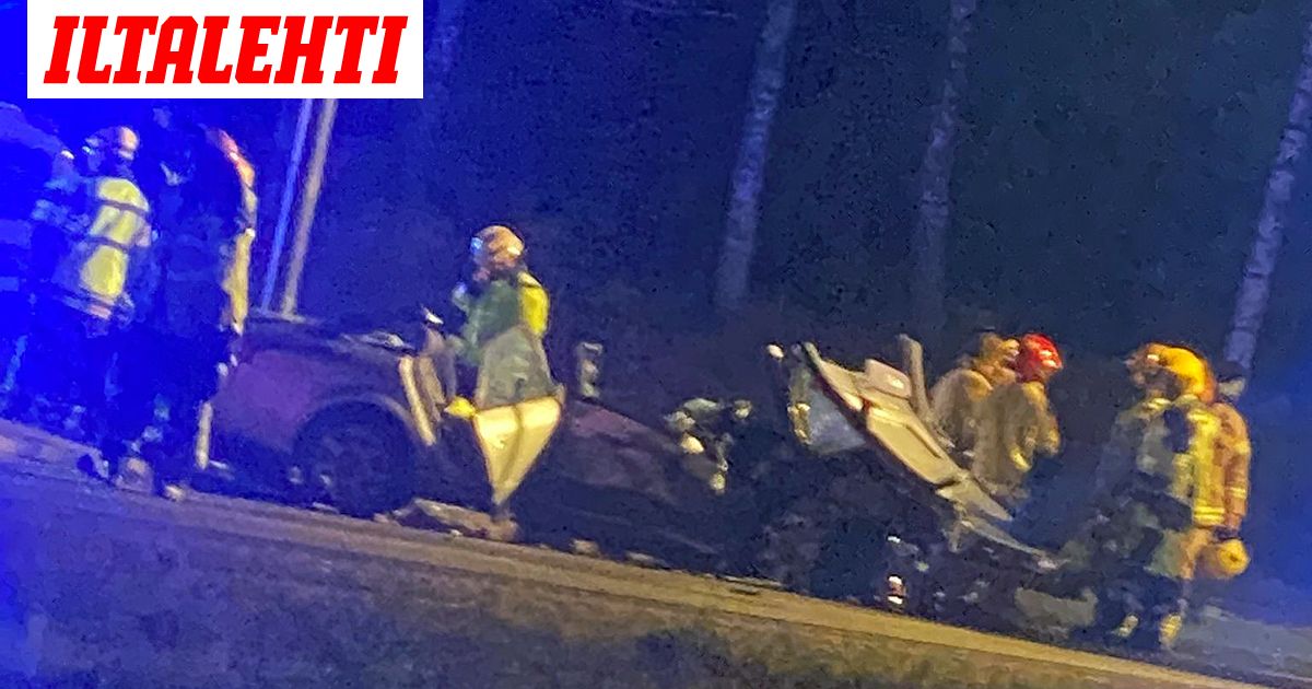 Silminnäkijä Porvoon öisestä kuolonkolarista: Autot täysin murskana –  ”Takakontissa oli porukkaa”