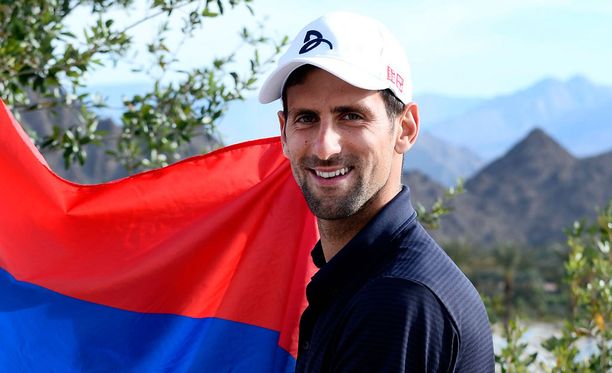 Novak Djokovic on miestenniksen ykköspelaaja.