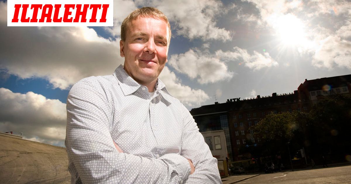 Missä seurassa Petri Varis pelasi NHL-ottelun?