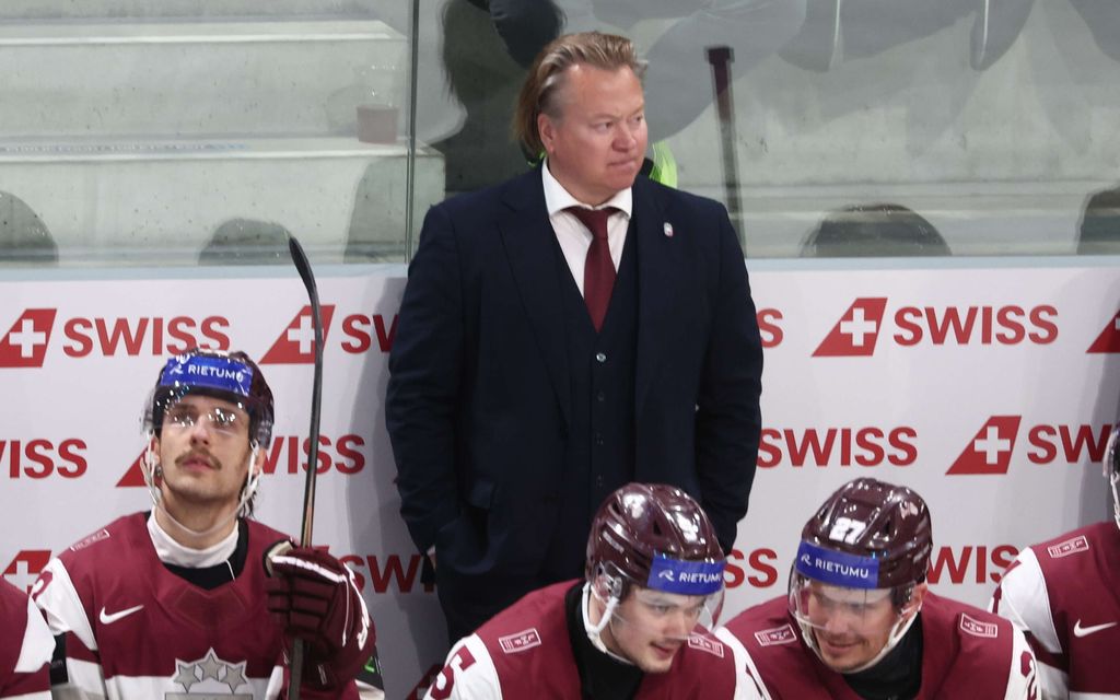 Latvian valmennus huuli pyöreänä Leijonista