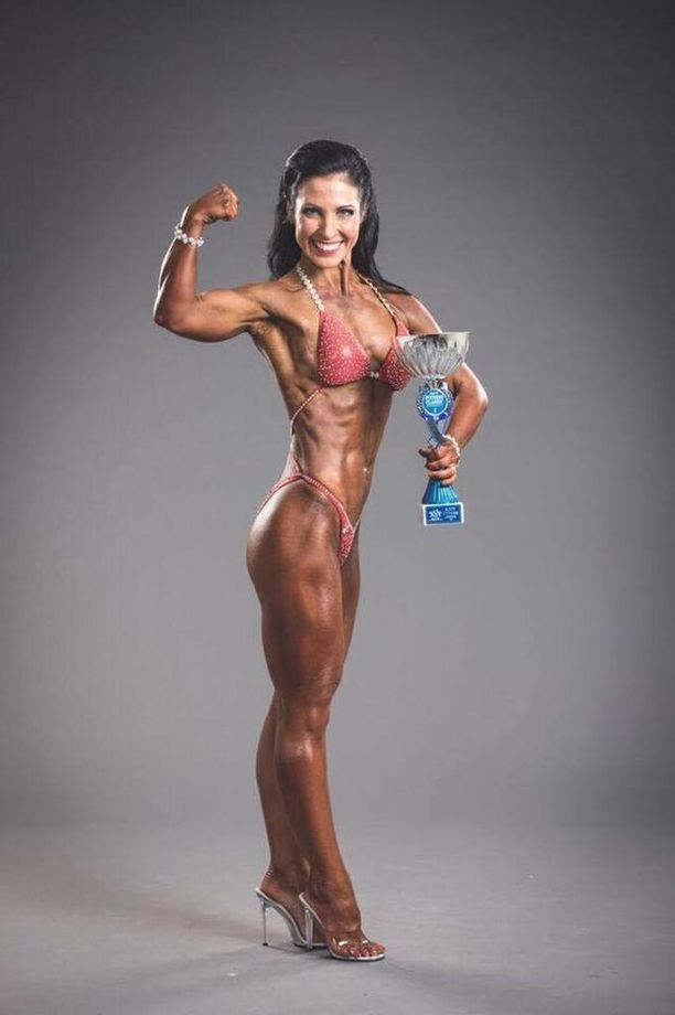 Tiina Ikävalko voitti SM-kultaa body fitnessissä yli 45-vuotiaiden sarjassa. Muutama kuukausi kilpailun jälkeen alkoivat epämääräiset alavatsakivut.