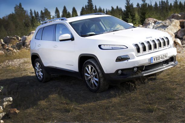 Jeep Cherokeet vuosilta 2014-2018 ovat takaisin kutsuttujen autojen joukossa. Kuvassa auto vuodelta 2015.