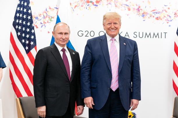Donald Trump ja Vladimir Putin tapasivat Osakassa Japanissa kesällä 2019.