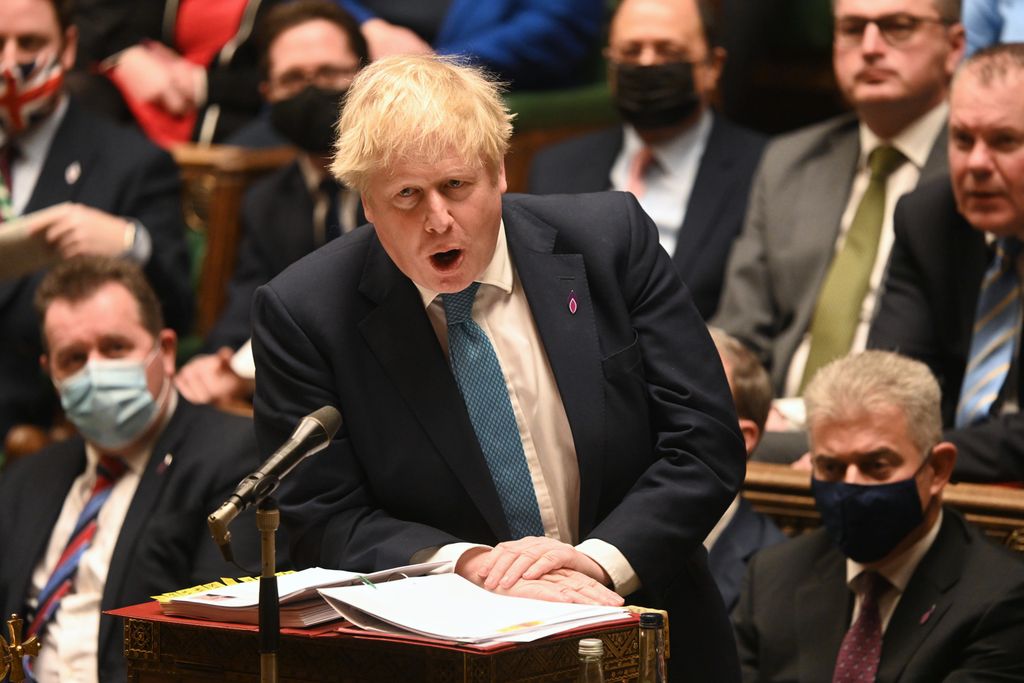 Boris Johnsonin juhlinta­raporttia ei ole vieläkään julkaistu – pääministeri­kauden jatko voi riippua siitä 