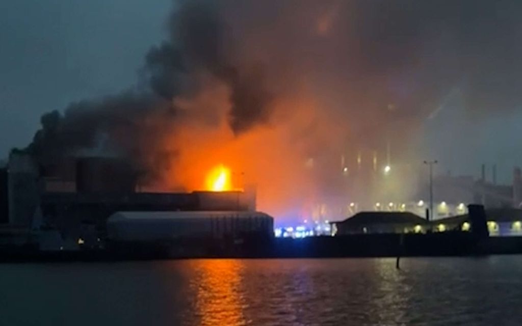 Vaaratiedote: Paraisilla suuri tehdaspalo – Katso video