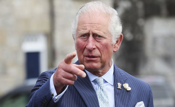 Prinssi Charles nouseei brittihovin valtaistuimelle kuningatar Elisabet II:n jälkeen. Välit omaan poikaansa, prinssi Harryyn, ovat varsin huonot tällä hetkellä.