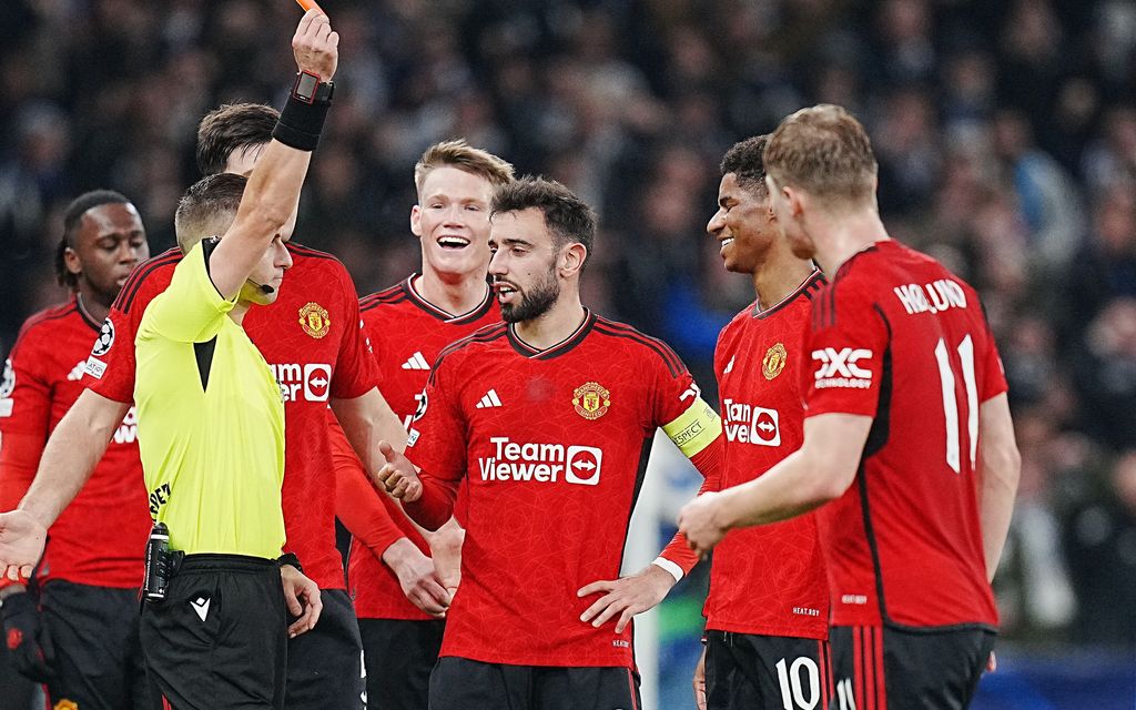 Hyvää yötä, Manchester United – Punainen kortti kostautui kirvelevänä tappiona