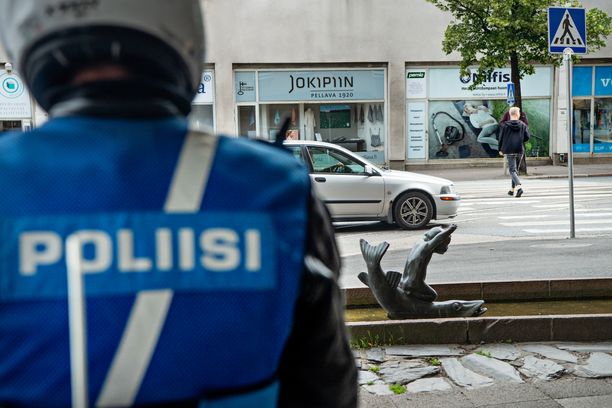 Helsingin poliisi kertoo lisänneensä näkyvää valvontaa ja valmiutta. Kuvituskuva.