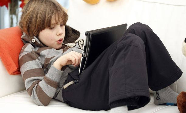 Tuoreen väitöstutkimuksen mukaan lapset kokevat, ettei aikuisten tarjoama tuki nettimaailmassa liikkumiseen ole riittävää.