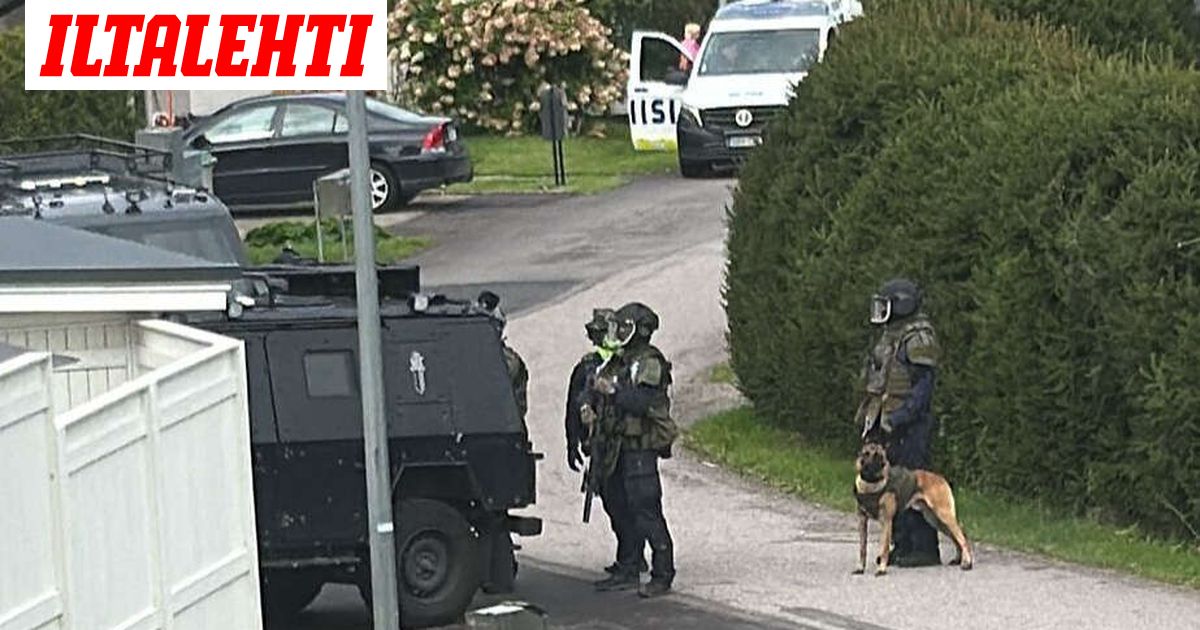 Iso poliisioperaatio käynnissä pientaloalueella