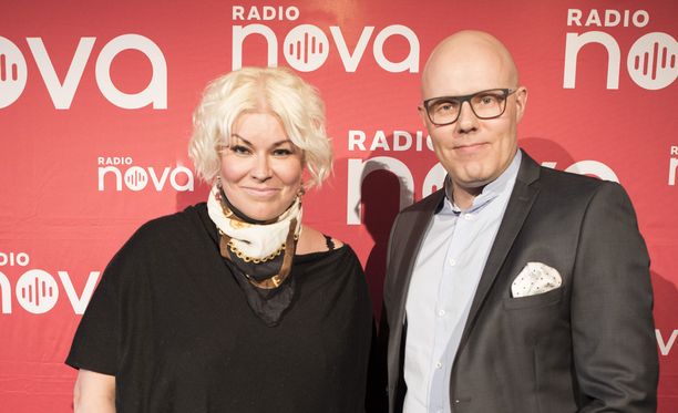 Radio Novan Minna Kuukka ja Aki Linnanahde herkistyivät kiusatun koulupojan yhteydenotosta.