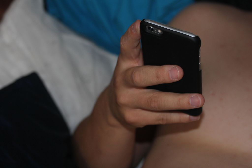 Koulupoika kuvasi salaa seksiaktinsa, levitti videon Snapchatissa – uhrille suunnattomat kärsimykset