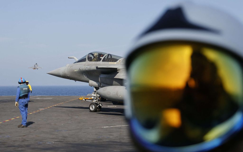 Nuori upseeri lähti lenkille lentotuki­aluksen kannelle – Ei takuulla aavistanut seurauksia