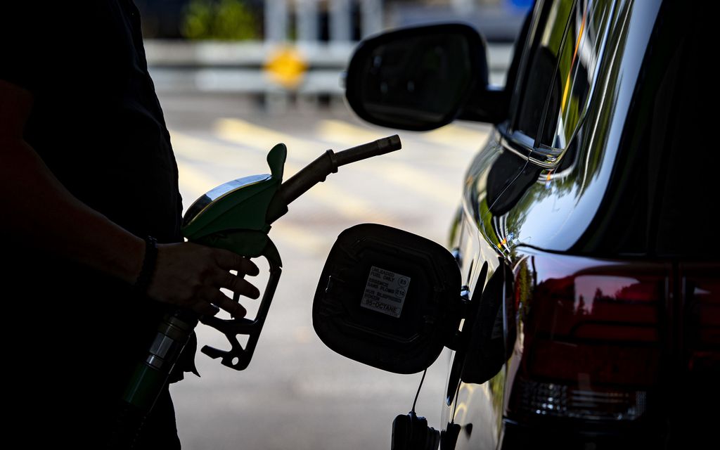 Raakaöljyn tynnyrihinta pomppasi korkeisiin lukemiin – Näin se näkyy bensan hinnassa Suomessa