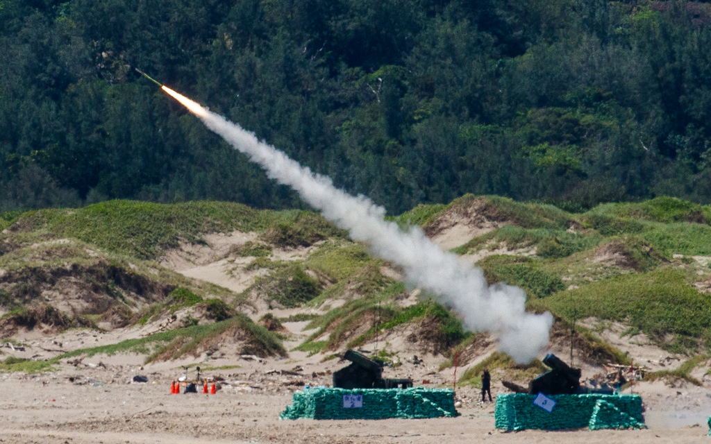 Taiwan: Kiinan sotilaskoneet lähestyivät, Taiwan komensi hävittäjät ja laivat valmiuteen
