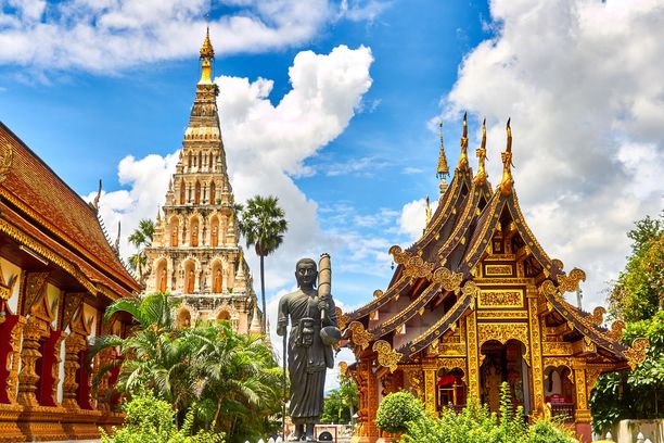 Thaimaan temppelit ja muut uskonnolliset kohteet ovat kiinnostavia nähtävyyksiä.