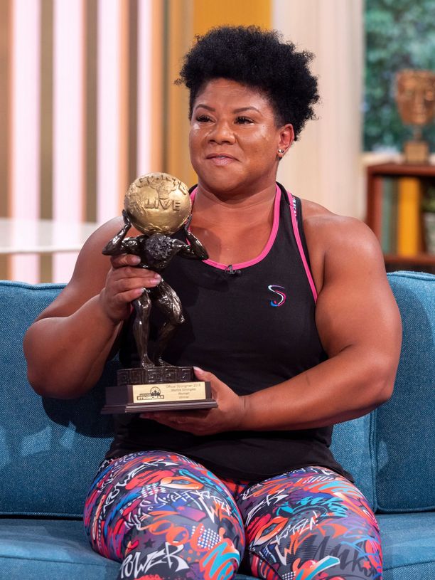 Andrea Thompson nosti 290 kiloa – maastavedon uusi maailmanennätys