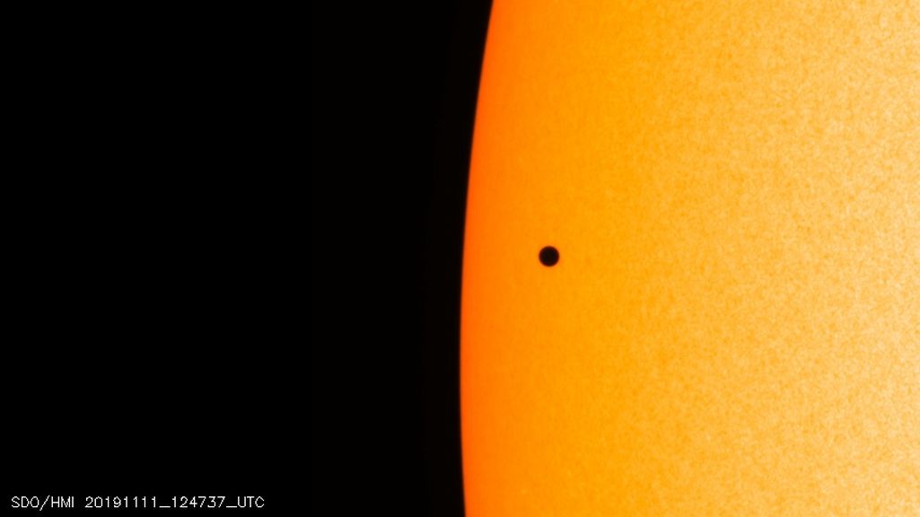 Merkuriuksella oli taivaalliset bileet – Nasa julkaisi upeita kuvia Auringon ohituksesta