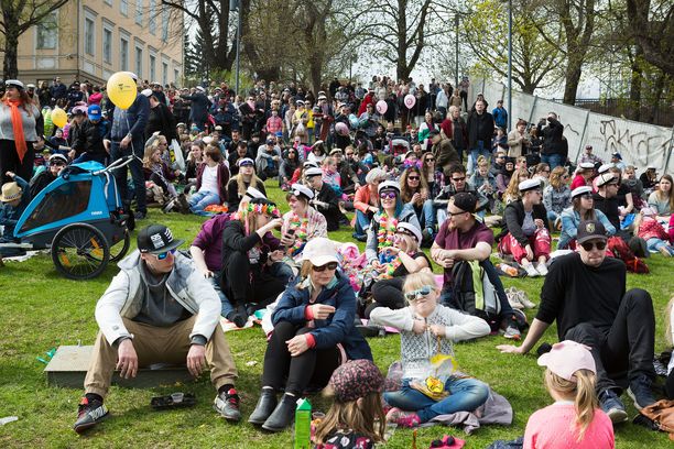 Sisäministeri Ohisalon mukaan vappuna voidaan sulkea puistoja