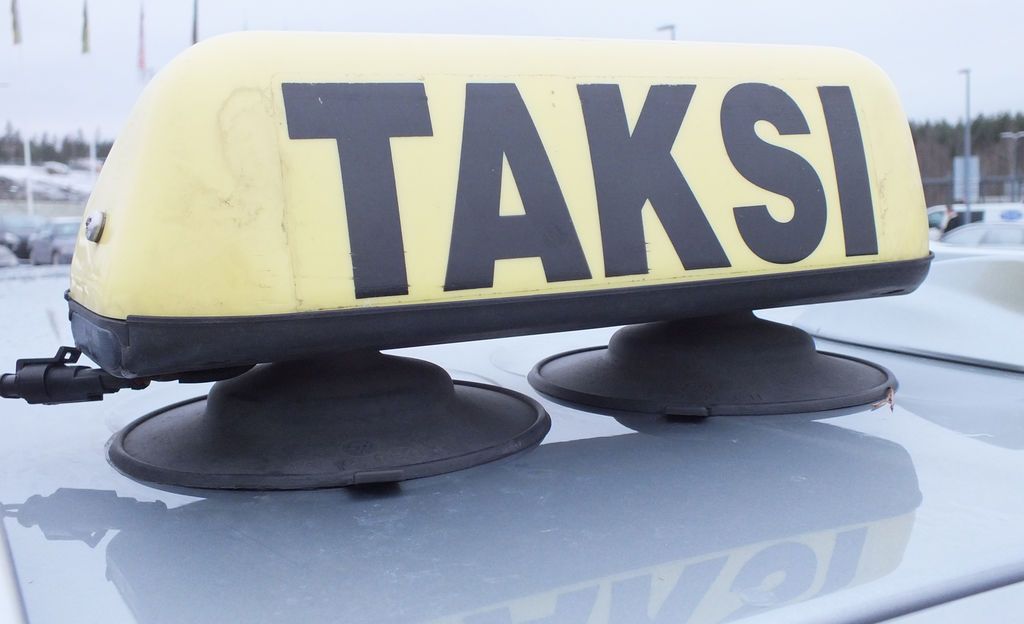 Taksikilpailutus raivostuttaa vanhempia Nurmijärvellä - lapset jätetään väärään paikkaan, ekaluokkalaiset peloissaan kyydissä