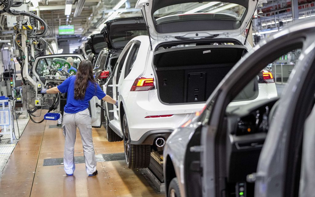 Volkswagen keskeyttää Golfin ja Tiguanin tuotannon