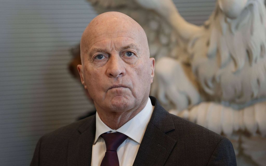 Saksan "Nato-poika" eroaa