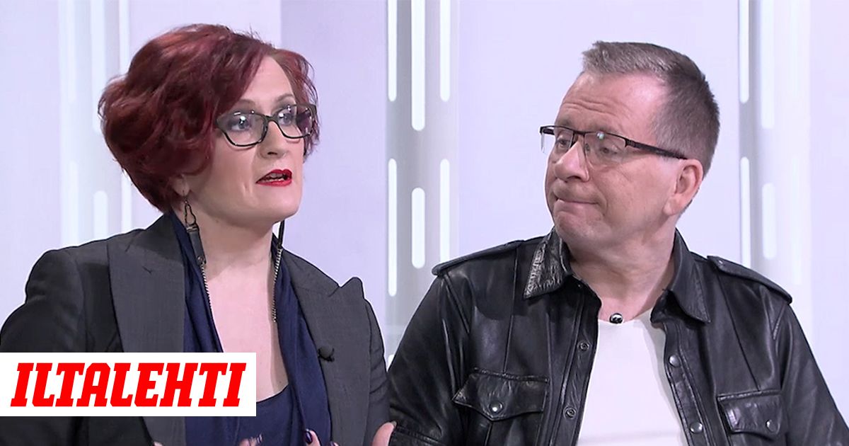 ratsastaa iso musta kukko