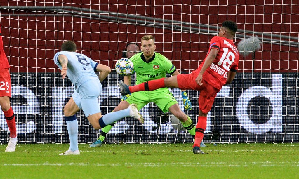 Lukas Hradecky piti eurounelman elossa - Bayer Leverkusen nappasi pakkovoiton