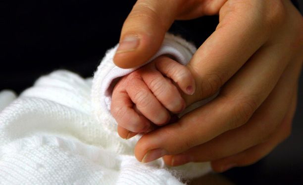 Lääkärit varoittivat raskaudesta: Nainen kuoli vuosi synnytyksen jälkeen