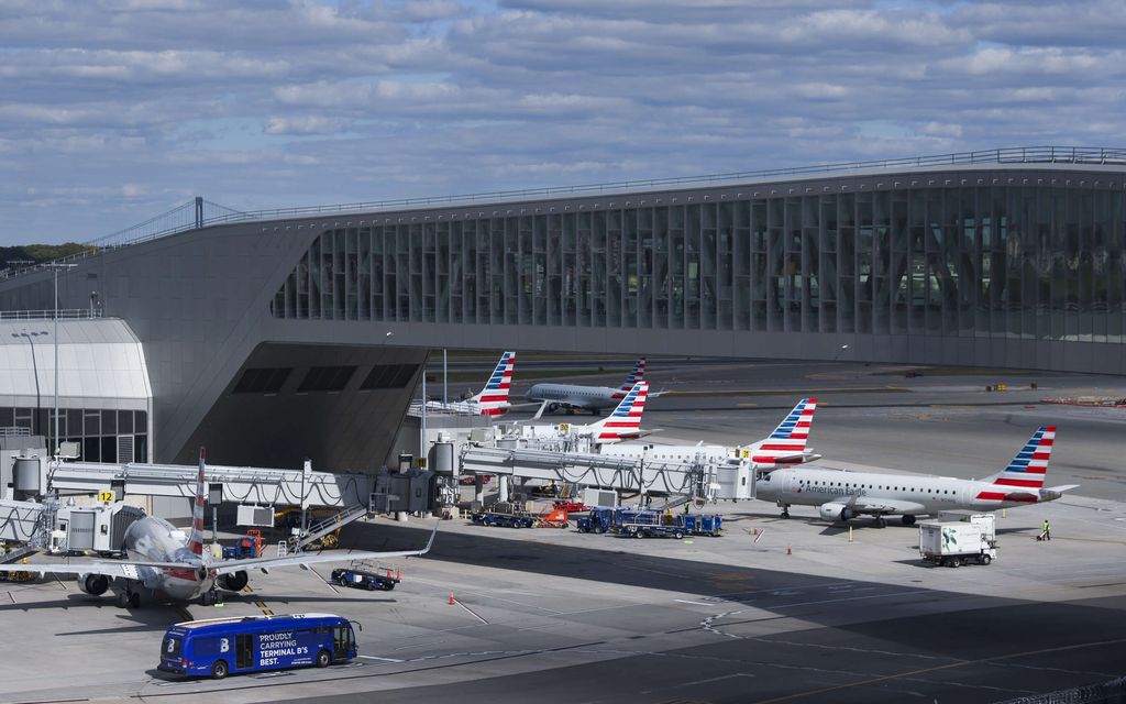 Raju onnettomuus lentokentällä New Yorkissa