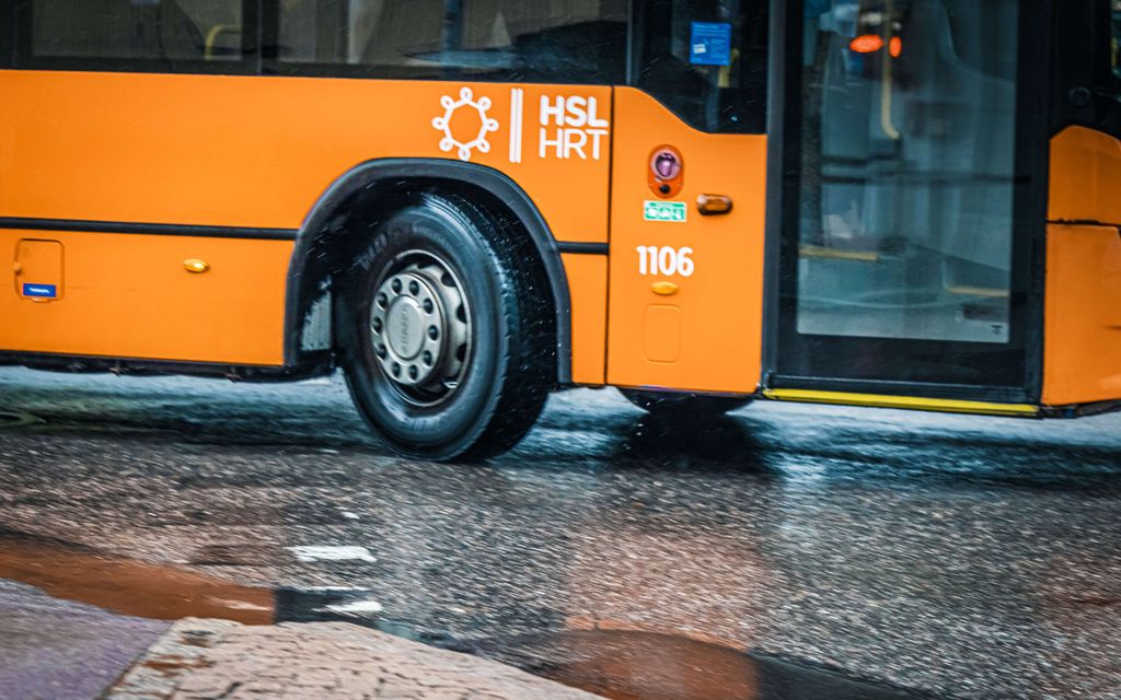Joukkotappelu bussissa Itä-Helsingissä