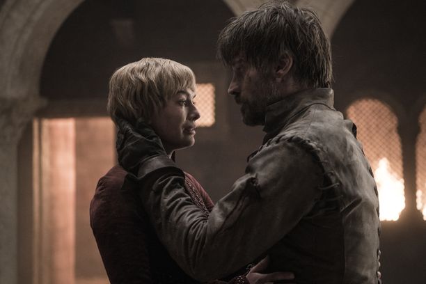 Tyrion Lannister löysi kivimurskan joukosta sisarensa ja veljensä ruumiit. Cersei ja Jaime Lannister kuolivat kahdeksannen tuotantokauden viidennessä jaksossa.