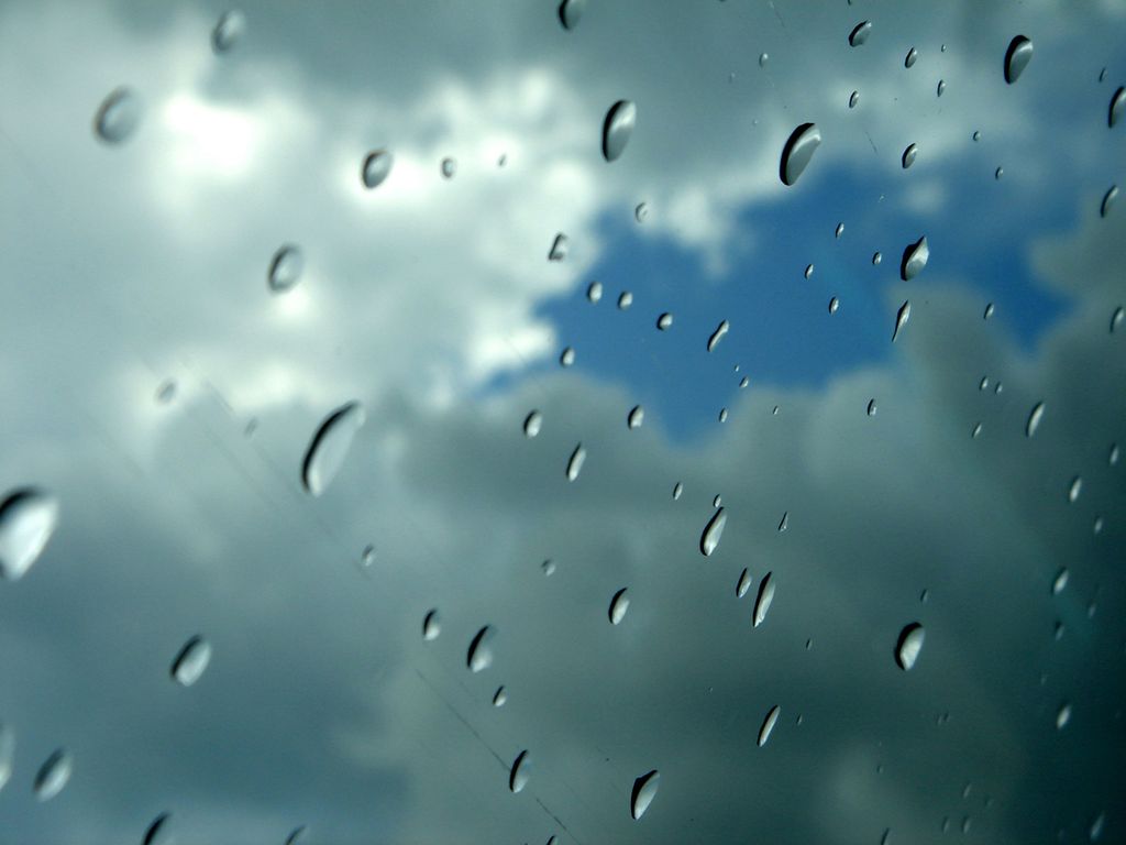 Tänään luvassa sade- ja ukkoskuuroja osaan maata, Uudellamaalla edelleen yli 30 asteen hellettä 