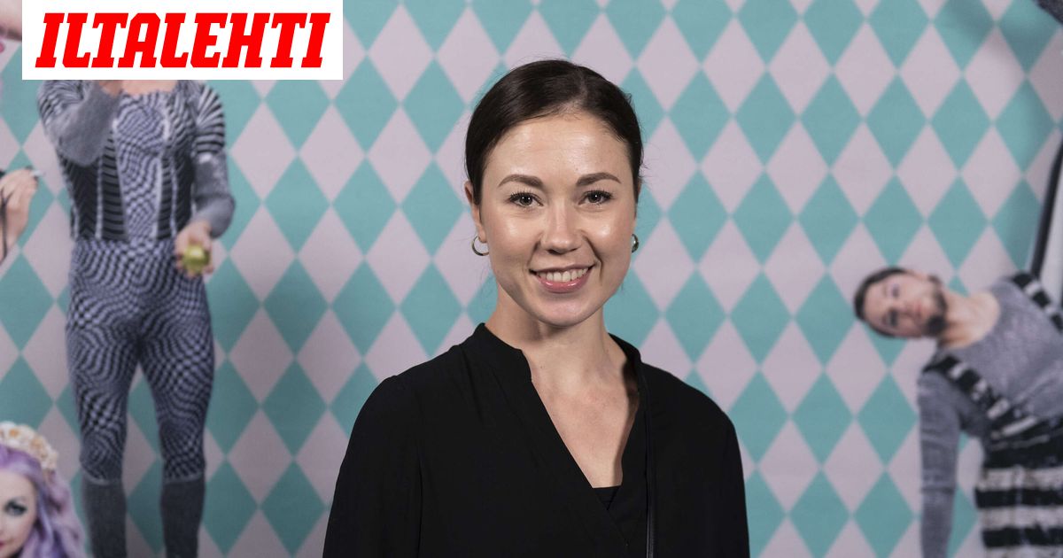 laura-lepist-seisoi-pohjois-koreassa-j-ll-kun-yleis-nousi
