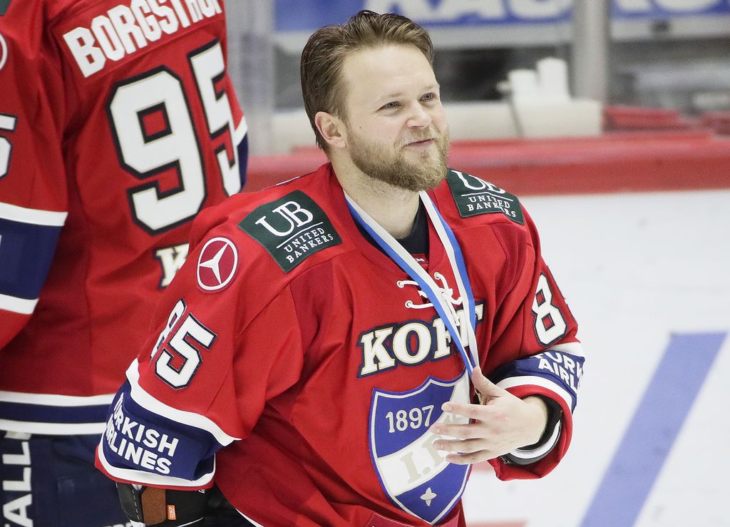 Valmentajan paidan väri ja konkarin ensimmäinen mitali motivoivat HIFK:ta