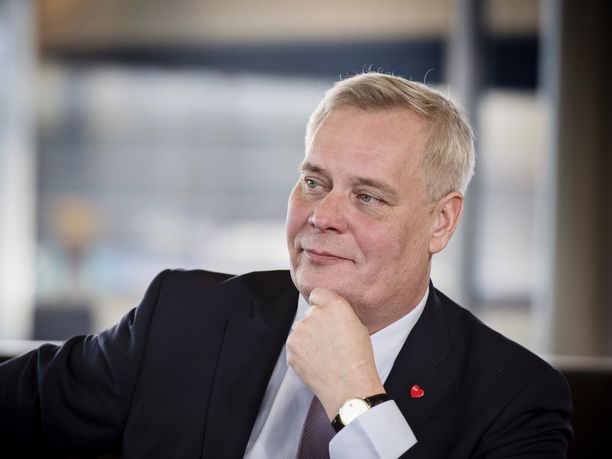 Antti Rinteen johtaman SDP:n ero toisena olevaan kokoomukseenon kasvanut entisestään, ilmenee marraskuun HS-gallupista.