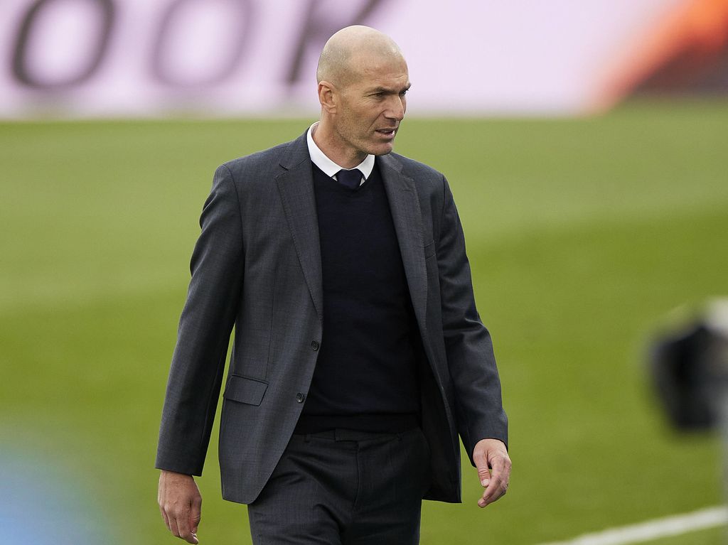 Lähde: Pariisin ökyseura on pestaamassa valmen­tajakseen Zinedine Zidanen 