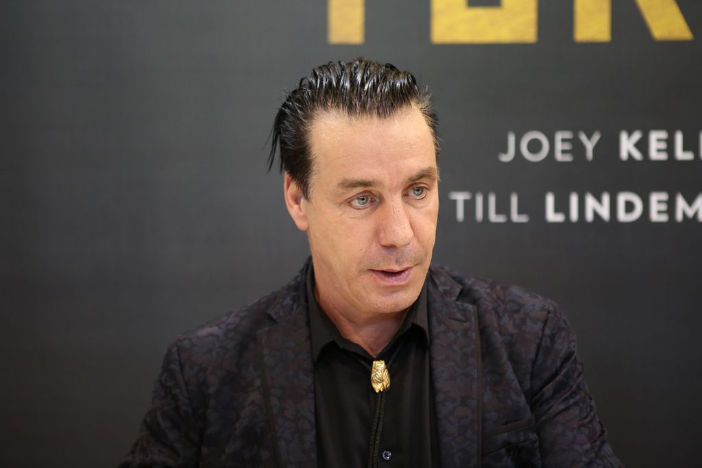 Bild: Rammstein-laulaja Till Lindemann, 57, kiidätettiin tehohoitoon - sairastui koronaan