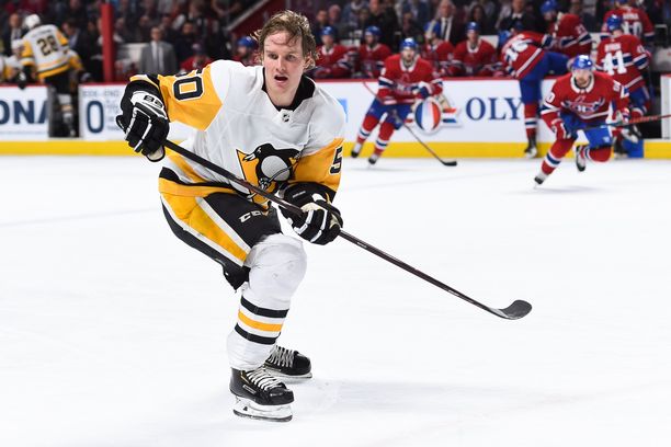 Juuso Riikola jatkaa Pittsburgh Penguinsin takalinjoilla myös ensi kaudella.