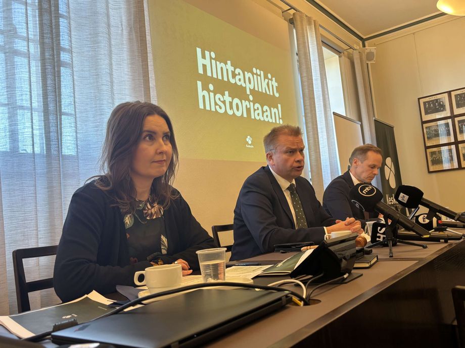 ”Orpo ja Purra tekivät aika huonon diilin Googlen kanssa” – Keskustalta kova syytös