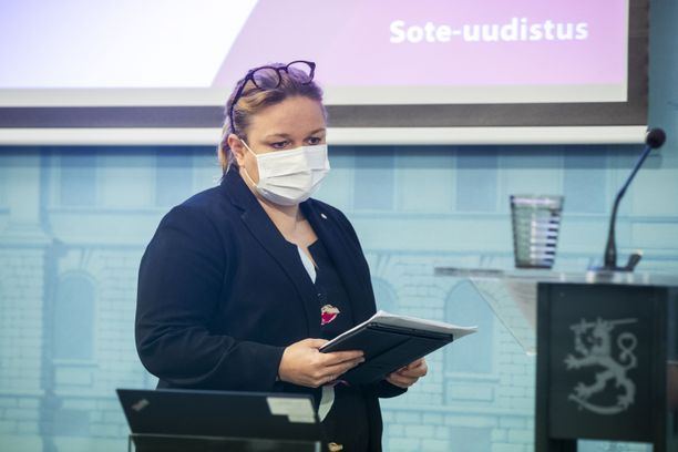 Hallituspuolueet ovat ilmoittaneet tukevansa Krista Kiuru keskiviikon äänestyksessä.